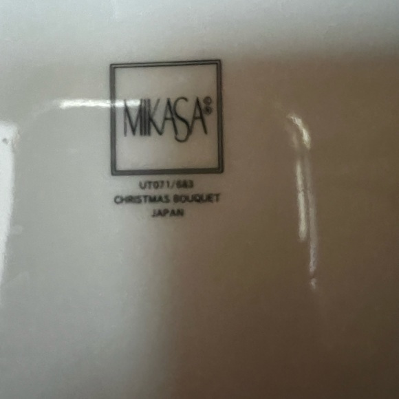 Mikasa Covered Trinket Box.”Christmas Bouquet” Christmas Garland. - Picture 7 of 10